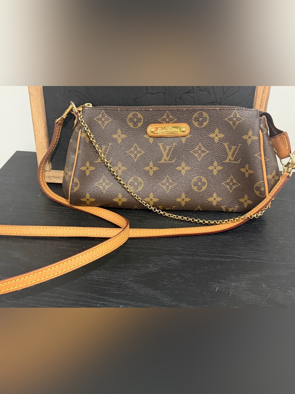 LOUIS VUITTON
Monogram Eva Clutch